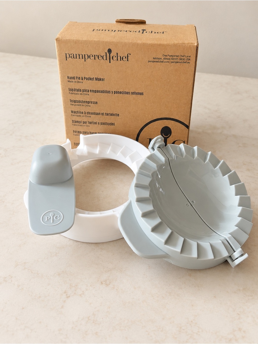 Pampered Chef Light Gray & White Hand Pie and Pocket Maker Set
